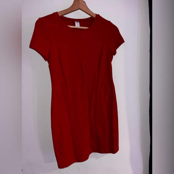 Red dress. - Picture 1 of 3